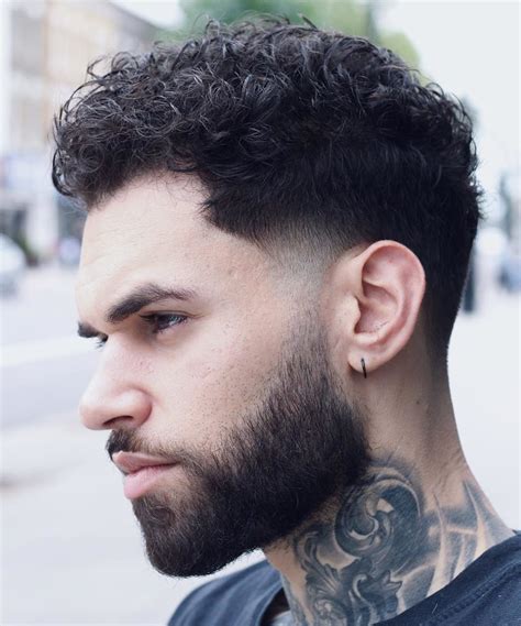 coupe de cheveux homme mi court|25 idées de coupes dégradées pour hommes aux。